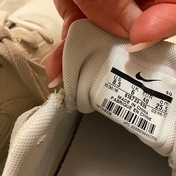 Nike Air Max Thea sneakers. Great condition look like new. Leather snakeskin - Picture 5 of 6